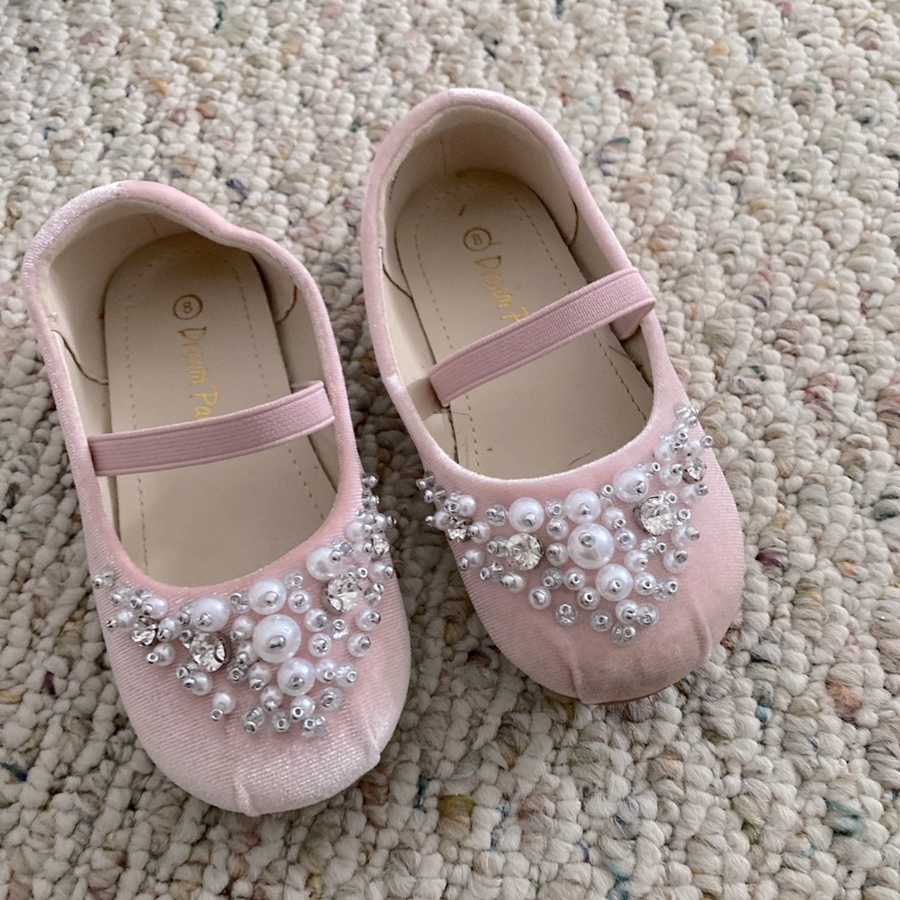 Super cute toddler dress shoes. Worn once for pictures!